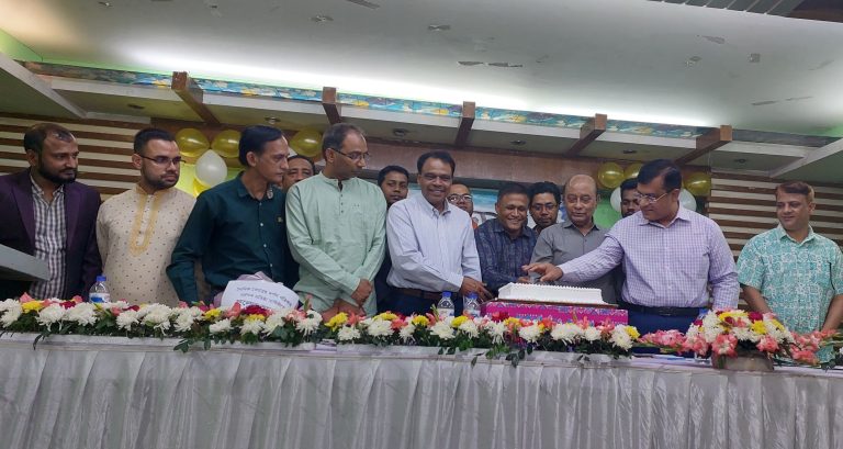 চট্টগ্রামে বর্ণাঢ্য আয়োজনে ২৪ বছরে পদার্পণ করলো দৈনিক ভোরের দর্পণ